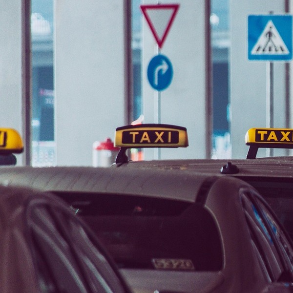 taxi airport transfer